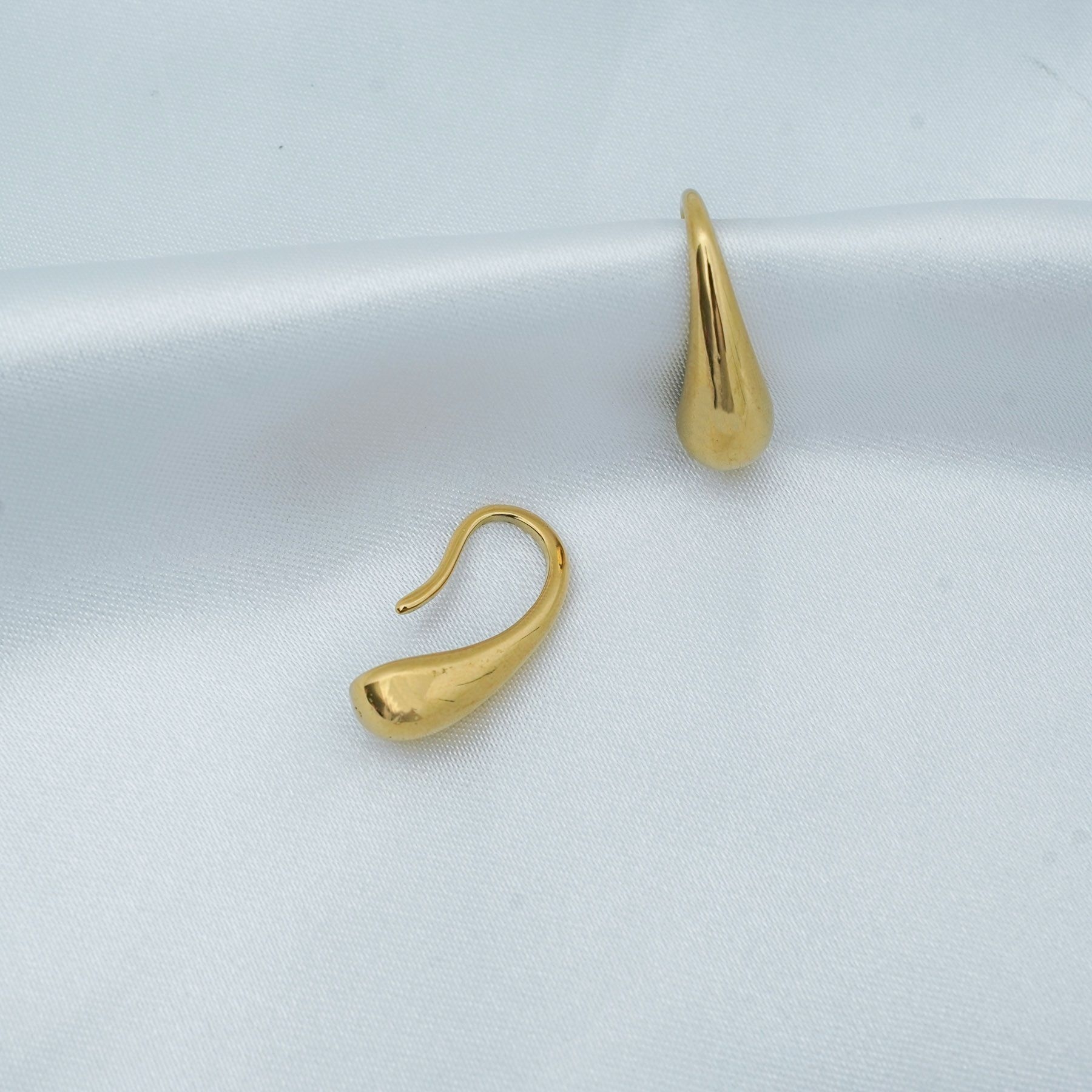 CHIARA EARRINGS - GOLD ' - ' HANGING