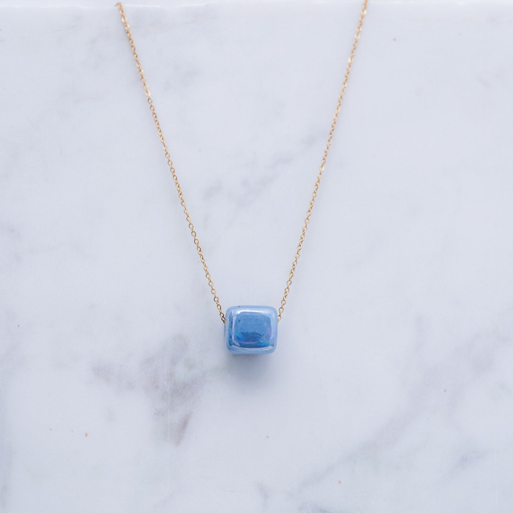 KIVOS NECKLACE - GOLD & LIGHT PEARL BLUE ' - ' CUBES