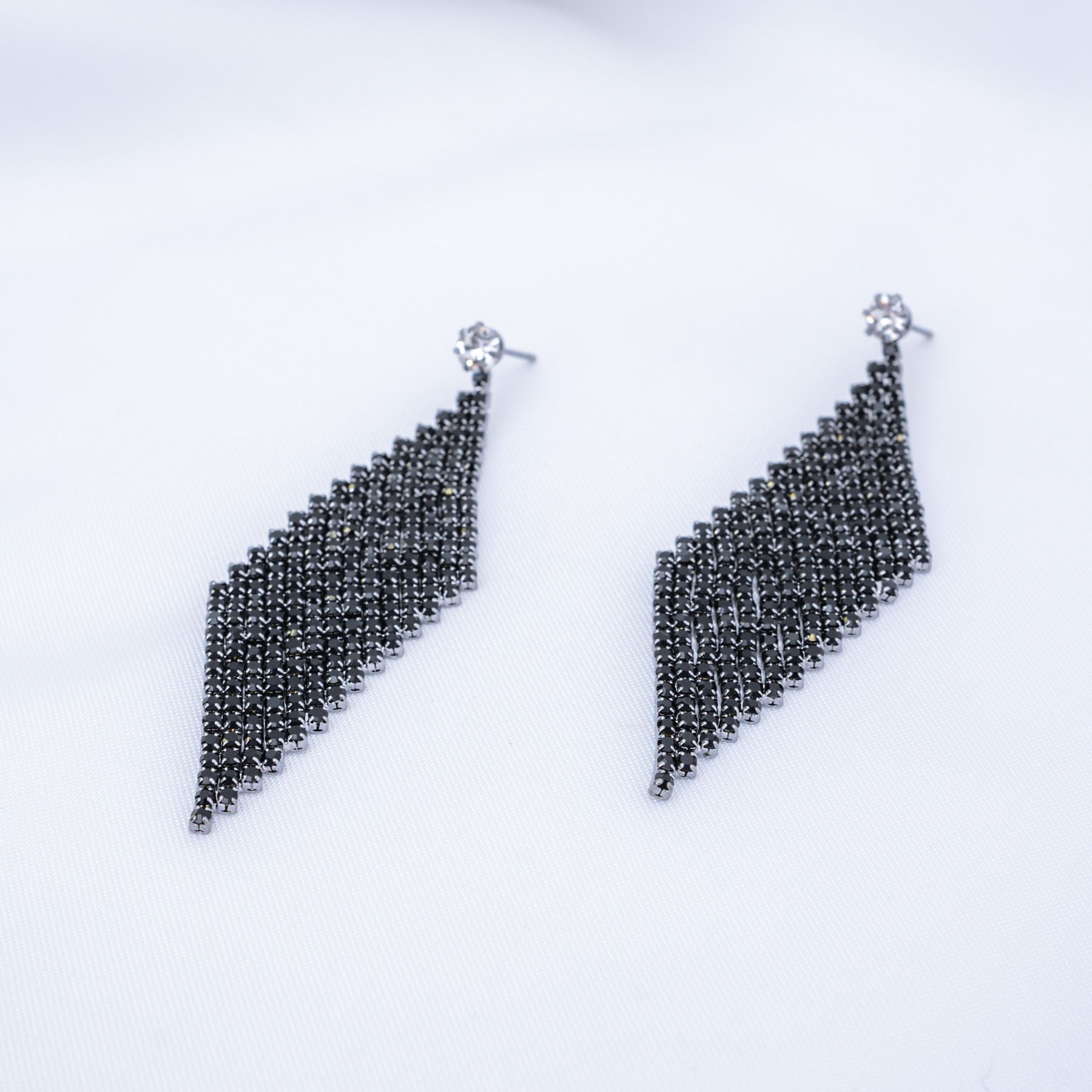 YOLANDE EARRINGS - BLACK ' - ' HANGING