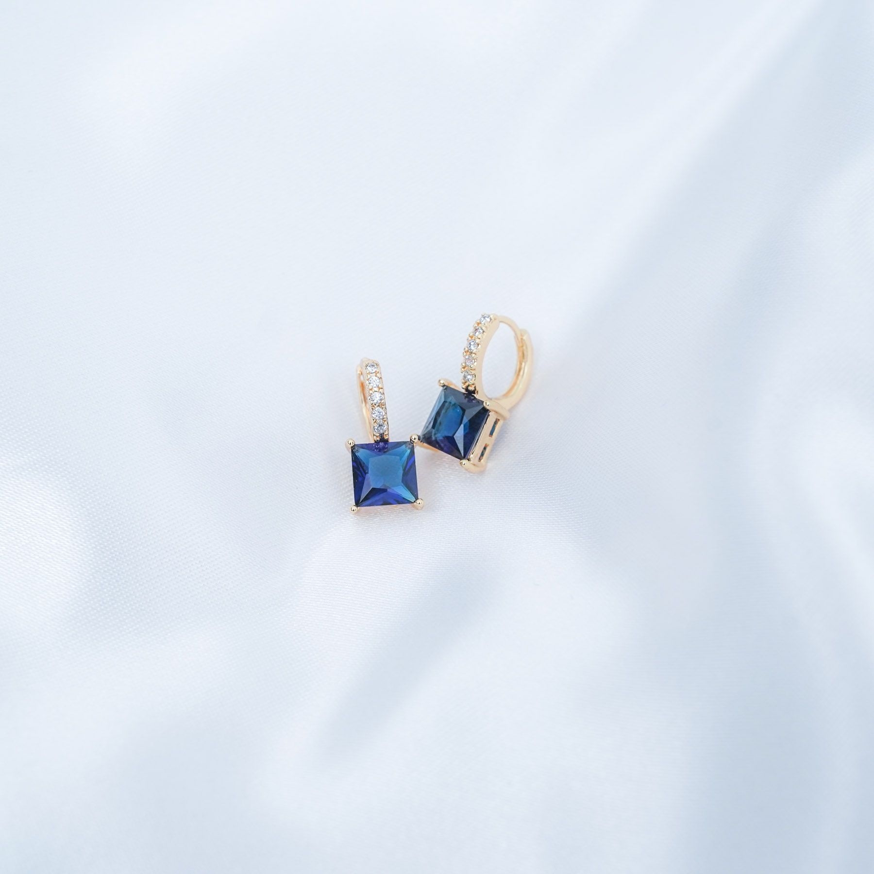 SCARLETT EARRINGS - GOLD & BLUE ' - ' ΚΡΕΜΑΣΤΑ