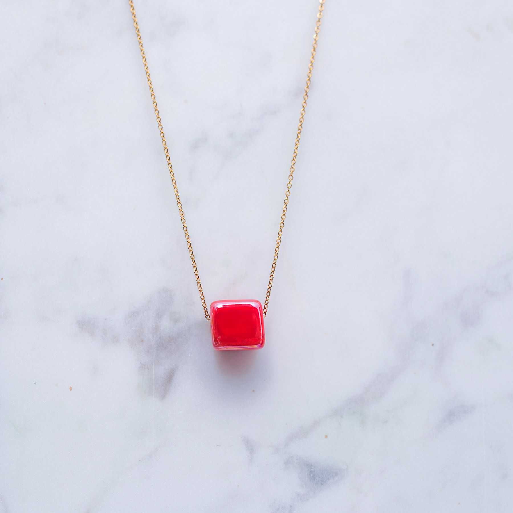 KIVOS NECKLACE - GOLD & PEARL RED