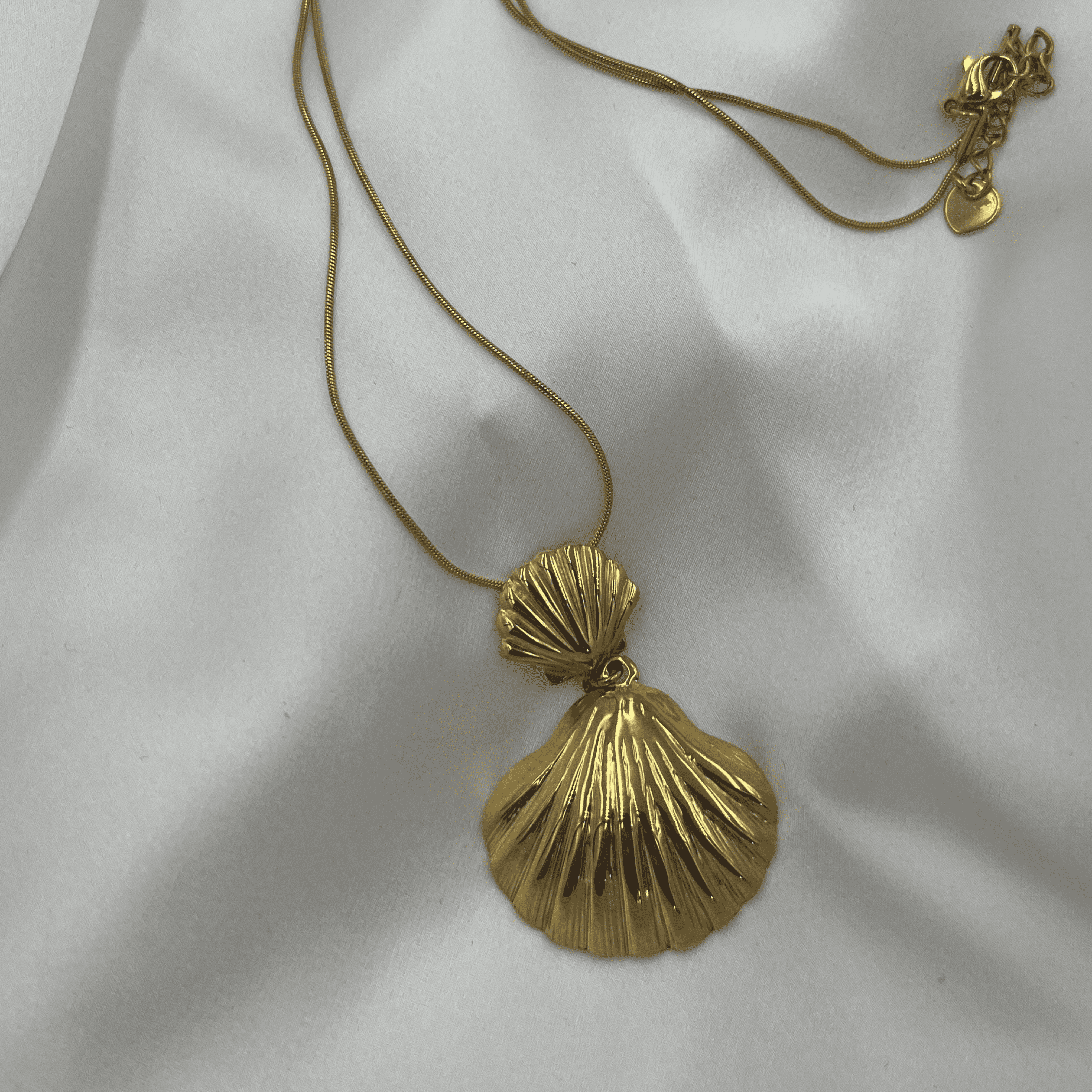 ELEONOR GOLD NECKLACE