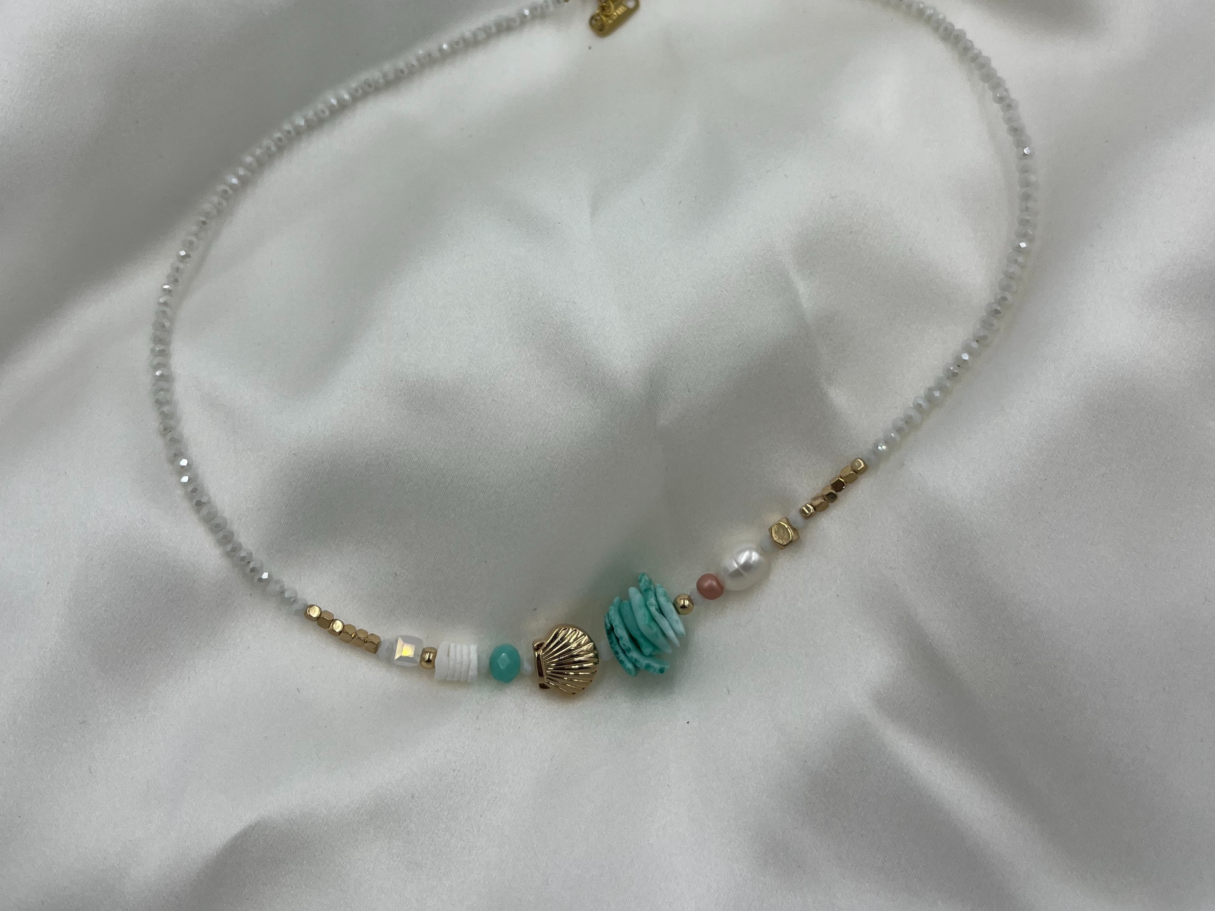 SUMMERISH NECKLACE ' - ' ΜΕ ΧΑΝΤΡΕΣ